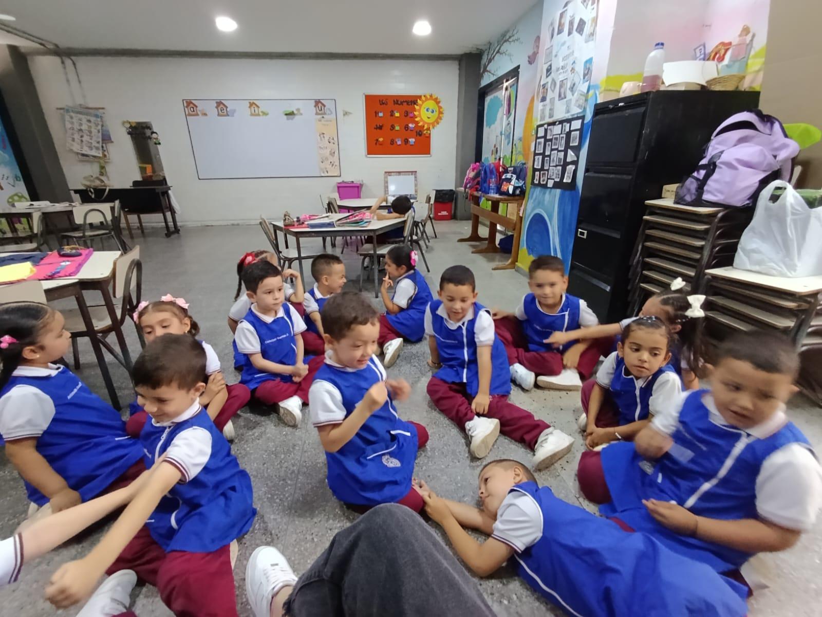 Ph: Natalia Castrillón. Clase iniciación musical de pre-escolar. Institución Educativa Presbítero Luis Eduardo Pérez Molina.